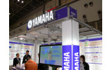 新型ファイアウォール・ルータ一色のヤマハブース。設定や管理のしやすさを大きくアピールしていたの画像