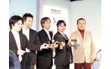 発表会場には「Xacti 2.0 PROJECT」協賛各社の代表が集結した。向かって左端は、シックス・アパート代表取締役の関氏の画像