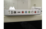 接続ポートは、HDMI(ビデオ/オーディオ)、コンポーネントビデオ、オプティカルオーディオ、アナログRCAステレオオーディオ、10/100BASE-T Ethernet、USB 2.0を搭載。の画像