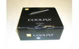 　4月下旬発売予定のニコンのコンパクトデジタルカメラ「COOLPIX S50c」。スリムボディに搭載したIEEE802.11b/g準拠の無線LAN通信機能についてはすでに別記事で紹介したが、発売前の実機をニコンより借りることができたので、ここで紹介しよう。の画像