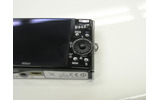 　4月下旬発売予定のニコンのコンパクトデジタルカメラ「COOLPIX S50c」。スリムボディに搭載したIEEE802.11b/g準拠の無線LAN通信機能についてはすでに別記事で紹介したが、発売前の実機をニコンより借りることができたので、ここで紹介しよう。の画像