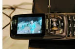「NAB 2007」のMediaFLOブースでは、携帯電話向けの映像配信サービス「MediaFLO」の実演が行われている。の画像