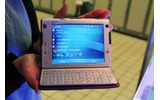 　HTCという携帯電話メーカーをご存じだろうか。同社はWindows Mobileを搭載したスマートフォンのメーカーとして、日本市場に参入した。そのHTCの日本法人HTC Nipponが、新宿駅西口のQ’s Cafe内に「HTC モバイルインターネット Cafe」（HTC Cafe）を開設している。の画像