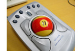 旧型の「Expert Mouse Pro」も使っている。ビリヤードの球と標準ボールを入れ替えられるのがグッドの画像