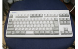 メンブレンやメカニカルのキーボードはいろいろ使ったが、打鍵感はやはり重い。とにかく押し下げ圧の軽いキーボードを求めていたところ、候補に挙がってきたのが東プレの「Realforce」だ。の画像
