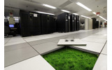 ig Greenによって開発された省エネ技術やサービスを活用した、「グリーンデータセンター」のイメージ。IBMは、全世界で800万平方フィートのデータセンターを運用しており、プロジェクトでは年間70億KW/h以上の電力を削減する予定の画像