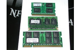 写真は全てDDR2対応の製品。上からDDR2 Micro-DIMM(172pin)/DDR2 Micro-DIMM(214pin)/DDR2 SO-DIMM(200pin)。今回価格調査の対象としたのはPanasonic/Let's noteシリーズを除く、ほぼ主要メーカー現行モデルが採用するDDR2 SO-DIMM(200pin)だの画像