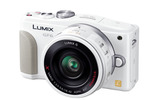 自分撮り対応ミラーレス一眼デジカメ、Wi-Fi搭載・スマホ連携NFC対応パナソニック「LUMIX」