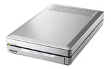 アイ・オー・データ機器は30日、DVD-RAMカートリッジなど12メディアに対応する外付けDVDスーパーマルチドライブ「DVR-UM16CV」を発表。6月下旬出荷。価格は16,485円。の画像