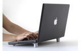 ノートPCに取り付けたCool Feetの画像