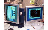 [COMDEX Fall 2002速報（現地21日）]変わりダネ（2）〜ウェアラブルPC／PC作業環境の追求／デュアルモニタPCの画像