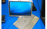液晶ディスプレイは180度回転。折りたたんでピュアタブレットとしての使用も可能だの画像