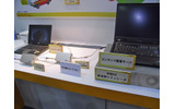 沖電気のMobile WiMAX端末(参考出品):WiMAX基地局は中国・華為(ファーウェイ)社製。参考出品の端末は箱型だが、パソコン用端末はコンパクトフラッシュ型が検討されているの画像