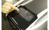 本体の上部にはUSBポートやスイッチがまとまってます。だから机の下に置いても操作しやすいんですねの画像