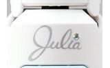 Juliaロゴをスワロフスキーのラインストーンで装飾しているの画像