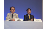 発表会に臨むパナソニックマーケティング本部副本部長の平原重信氏(左)とパナソニックAVCネットワークス社ムービービジネスユニット長の中谷明弘氏(右)の画像
