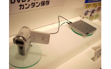 別売の専用コードでポータブルDVDマルチドライブへの接続も可能の画像