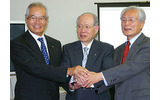 左から、秋草直之会長（富士通）、野依良治理事長（理研）、米長邦雄会長（将棋連盟）の画像