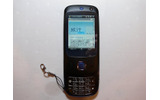 HT1100」は非常スリムで、日本人の小さな手にもフィットする。Windows Mobile 6 Professional搭載のスマートフォンであることは、画面やキーボードを見るまでわからないほどの画像