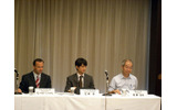 WiMAX Forum副代表 モハマンド・シャクリ氏、日本オフィス副代表 庄納崇氏（インテル 研究開発本部主幹研究員）、日本オフィス代表 齊藤忠夫氏（東京大学名誉教授）の画像