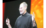 新iPodの基調講演をする米アップルCEOのS・ジョブズ氏の画像