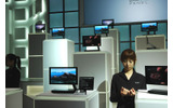 ソニーが1日発表した11V型(最薄部約3mm)の有機ELテレビ「XEL-1」が、CEATECで展示されている。の画像