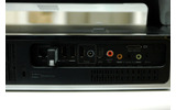 続いて、背面のインターフェースです。ギガビットLAN、HPプリンターYケーブル（プリンタ専用USBポート）、USB2.0×3、IEEE1394、5.1チャンネル音声出力端子、デジタル音声出力端子、赤外線出力端子、ミニVGA出力端子があります。の画像