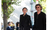 　「第20回東京国際映画祭」最終日の28日、クロージングセレモニーの会場となった渋谷のBunkamuraオーチャード・ホール前にはレッドカーペットが敷き詰められ、各国から集まった映画人たちが続々と来場した。の画像