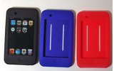 Protect Rubber Case for iPod touch(左からブラック/ブルー/レッド、iPod touchは別売)の画像