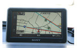 nav-uの画面：光ビーコンのVICSは10:04受信。旧246はR246合流方向で渋滞ありの表示。情報の差はあるが時間にして4分の違いだの画像
