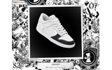「INFOBAR 2」のカラーリングに合わせたNIKEの人気モデル「DUNK PREMIUM LOW」スペシャルカスタマイズの画像