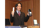 セッティングのデモを行う石田氏の画像