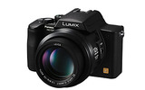 　松下電器産業は、LUMIXシリーズの新製品として、光学12倍ズームと手ブレ補正機能を搭載した500万画素デジタルカメラ「DMC-FZ20」を8月27日に発売する。価格はオープンで、実売予想価格は73,000円前後（税込み）。の画像