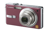 　松下電器産業は、デジタルカメラ「LUMIX」シリーズの新ラインアップとして、スリムボディに手ブレ補正機能と光学3倍ズームを搭載した「DMC-FX7」「DMC-FX2」を8月27日に発売する。の画像