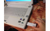 音声ガイドに従って、子機をPCに装着するだけで、ドライバーやユーティリティがインストールされましたの画像