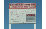 公式地図には載っていない空軍管轄の地、その名はAREA51。007≒ジェームスボンド並みに知られた「秘密の地」だ。ちなみに右手には監視車がいるのでうかつなことはできないの画像