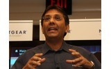 製品マーケティング副社長のVivek Pathela。アメリカのマーケ担当らしいオーバーアクションな説明を行っていたの画像