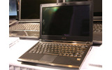 本日の閉場まじかに商談スペースを急襲して、ASUS U2Eを見せてもらった。日本人的にはデザインも悪くないの画像