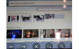 YouTube再生デモを行ってもらったところ、PSPでは「FlashPlayerのアップグレードをしろ」と表示されるところでちゃんとサムネイルが表示されているのがわかるの画像
