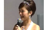 素で喜ぶ上戸彩さんの画像