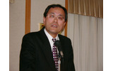 会見中の田中氏の画像