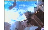 船外活動をするクルーのカメラからの画像