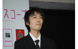 開発者の高橋晋平氏は、これまでに、エゴグラムによる人間観察機「Human Player」や「∞プチプチ」などの商品を手がけてきた若きヒットメーカー。ミライスコープ開発のきっかけは「去年の夏頃に突然将来が不安になったこと」という。「少し怖いけれど、自分の未来を見てみたい。幸せな未来をつかみたいです」という本人の切実な願いが製品化された形だの画像