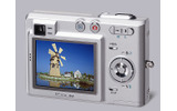 　カシオ計算機は、「EXILIM ZOOM EX-Z55」の姉妹機として、500万画素CCDや光学3倍ズームレンズ、2.0型液晶、光学ファインダーを搭載したデジタルカメラ「EXILIM ZOOM EX-Z50」を10月中旬に発売する。の画像