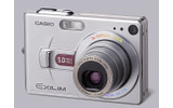 　カシオ計算機は、「EXILIM ZOOM EX-Z55」の姉妹機として、500万画素CCDや光学3倍ズームレンズ、2.0型液晶、光学ファインダーを搭載したデジタルカメラ「EXILIM ZOOM EX-Z50」を10月中旬に発売する。の画像