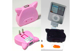 【左】本体にUSBポート&スイング式ACプラグを搭載【右】接続例(iPod/接続ケーブルは別売)の画像