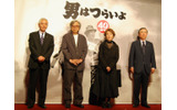 左から野田助嗣、山田洋次、倍賞千恵子、大谷信義の画像