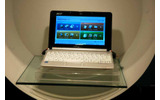 発表会場となったホテルで展示されていた「Aspire one」。カラーはブルー、ブラウン、ホワイト、ピンクの4種類の画像