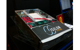 「Interop Tokyo 2008」のアイシロン・システムズのブースでは、同社のクラスタストレージ「Isilon IQ クラスタ ストレージ」と仮想化技術の「VMware ESX Server」を組み合わせたソリューションを紹介している。の画像