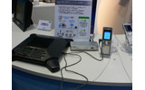 　Interop Tokyo 2008の松下電器産業ブースでは、無線LANに対応した法人向けのSkype端末を参考出品している。の画像